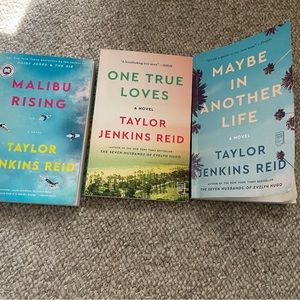 Books- Taylor Jenkins Reid